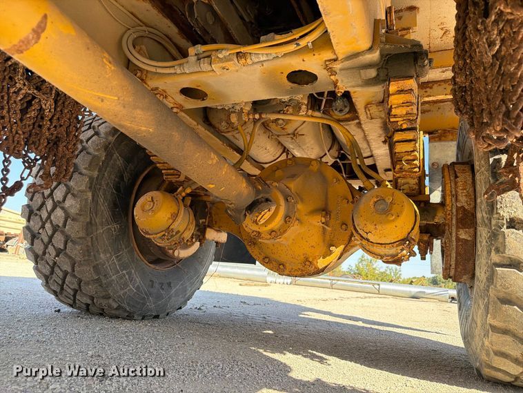 image for item FP3124 1986 Oshkosh P-2523-5 Dump truck