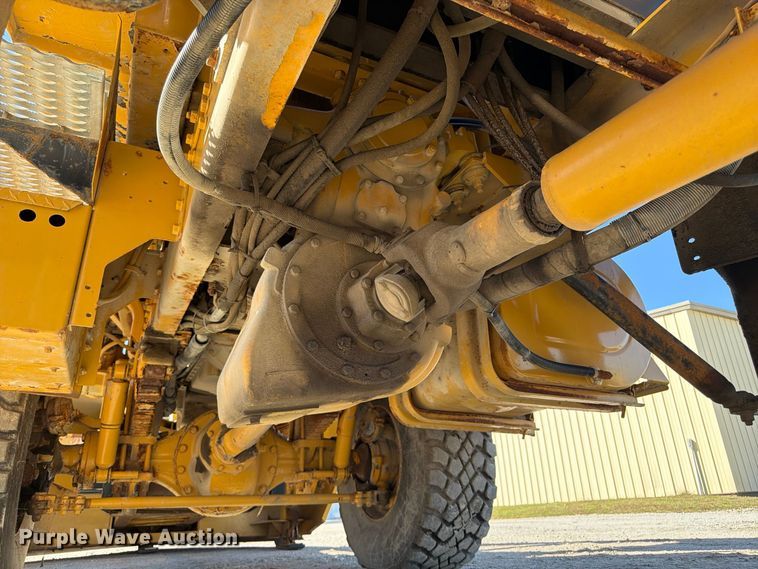 image for item FP3124 1986 Oshkosh P-2523-5 Dump truck