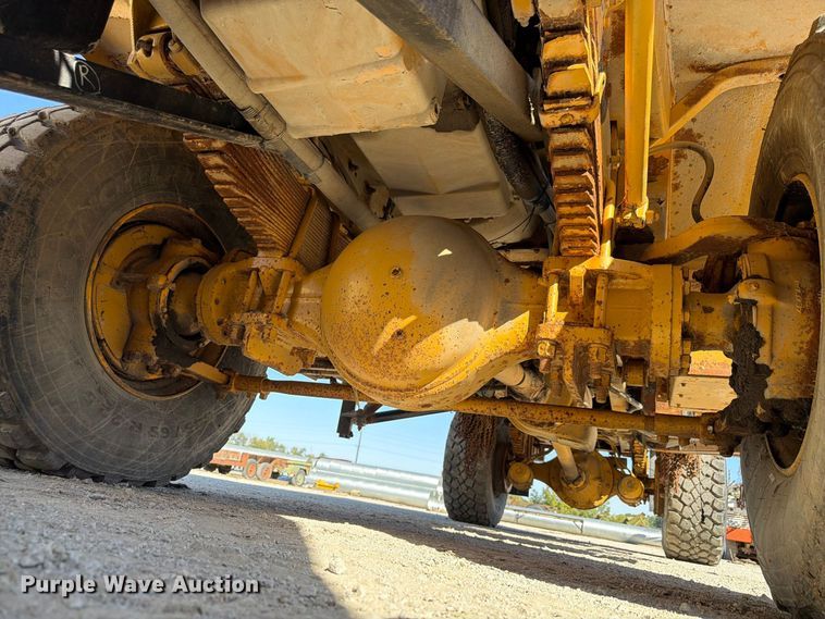 image for item FP3124 1986 Oshkosh P-2523-5 Dump truck