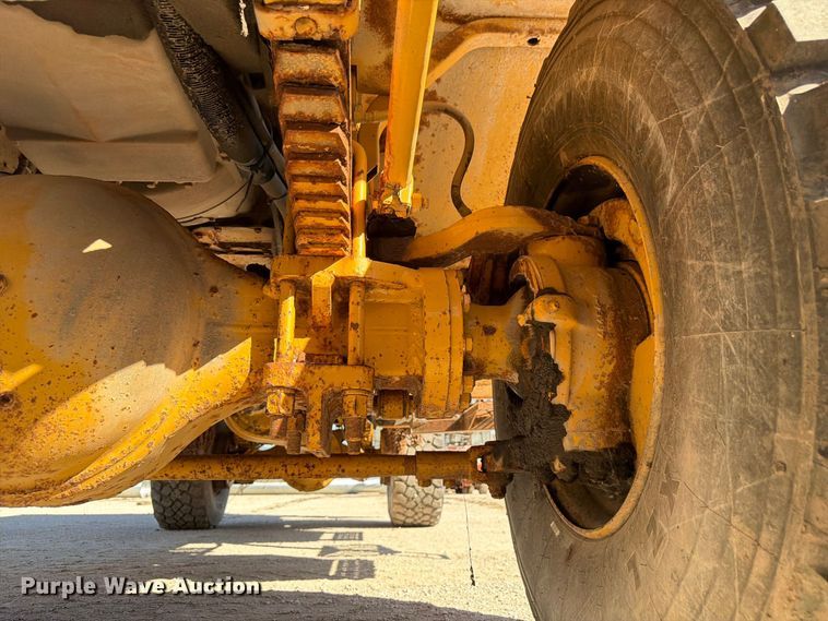 image for item FP3124 1986 Oshkosh P-2523-5 Dump truck