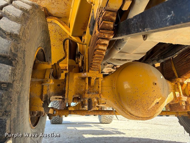 image for item FP3124 1986 Oshkosh P-2523-5 Dump truck