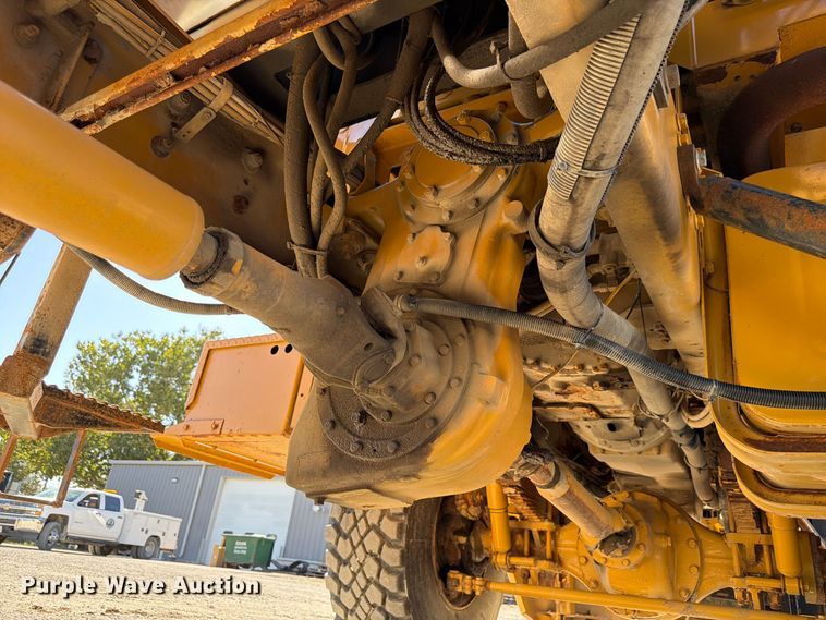 image for item FP3124 1986 Oshkosh P-2523-5 Dump truck
