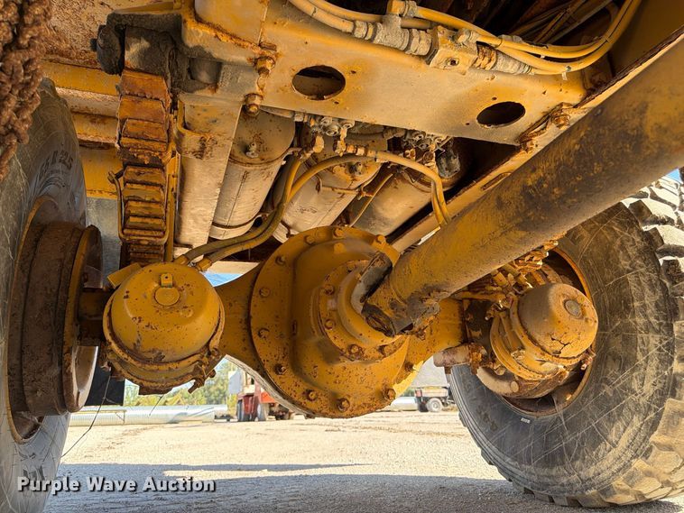 image for item FP3124 1986 Oshkosh P-2523-5 Dump truck