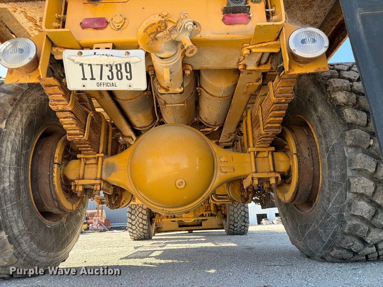 image for item FP3124 1986 Oshkosh P-2523-5 Dump truck