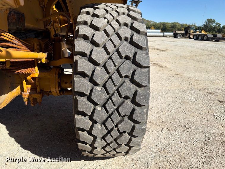 image for item FP3124 1986 Oshkosh P-2523-5 Dump truck