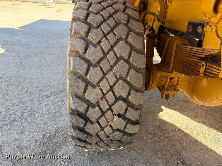 image for item FP3124 1986 Oshkosh P-2523-5 Dump truck