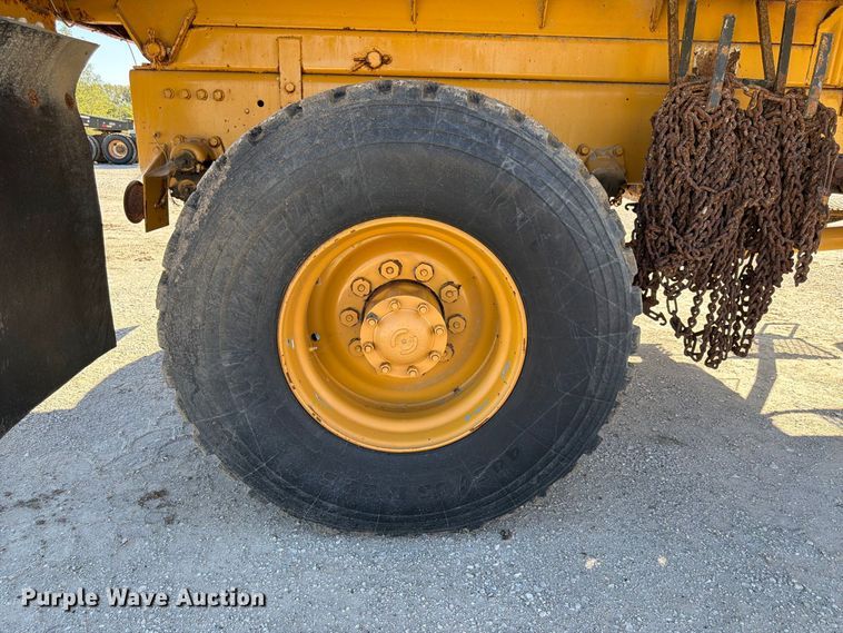 image for item FP3124 1986 Oshkosh P-2523-5 Dump truck
