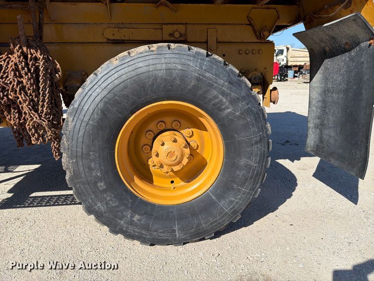 image for item FP3124 1986 Oshkosh P-2523-5 Dump truck