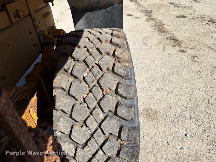 image for item FP3124 1986 Oshkosh P-2523-5 Dump truck