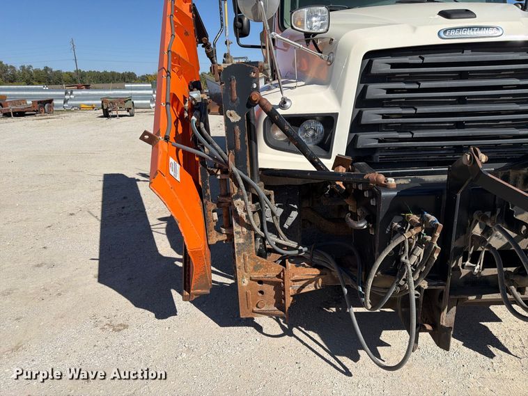 image for item FP3125 2017 Freightliner 114SD Dump truck