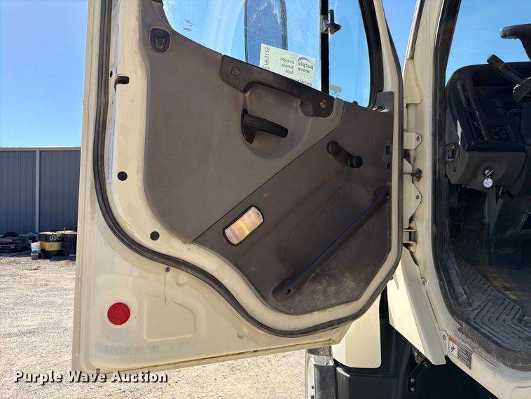 image for item FP3125 2017 Freightliner 114SD Dump truck