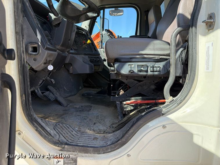 image for item FP3125 2017 Freightliner 114SD Dump truck
