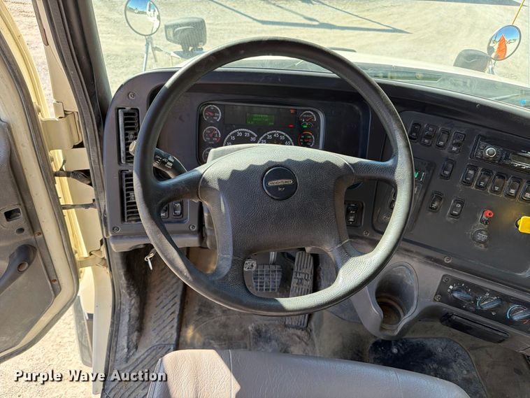 image for item FP3125 2017 Freightliner 114SD Dump truck