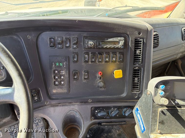 image for item FP3125 2017 Freightliner 114SD Dump truck