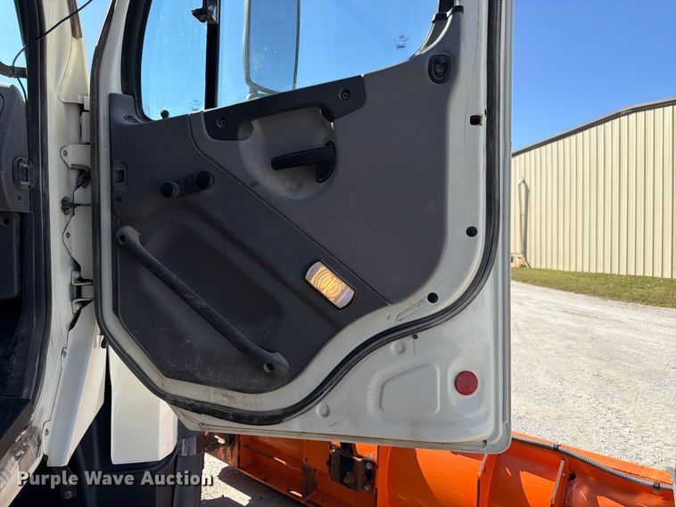 image for item FP3125 2017 Freightliner 114SD Dump truck