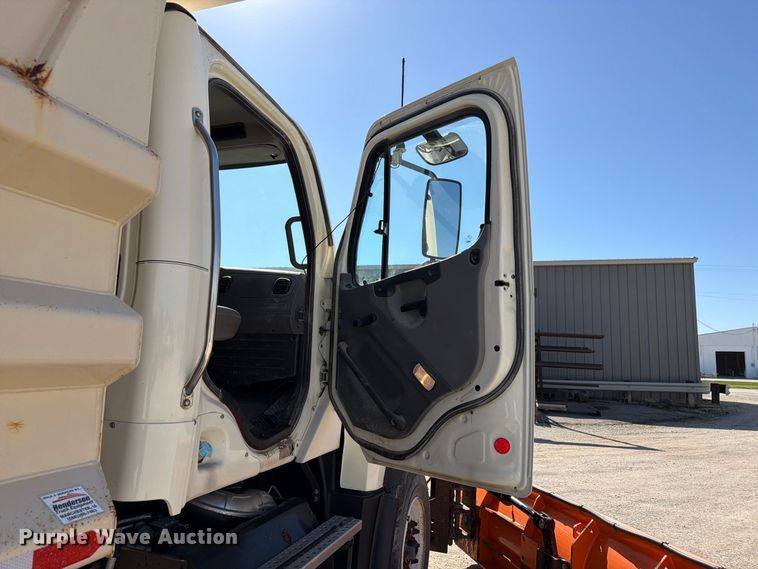 image for item FP3125 2017 Freightliner 114SD Dump truck