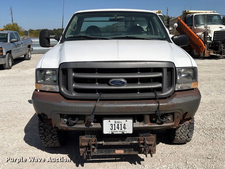 image for item FP3129 2002 Ford F350 Super Duty pickup truck