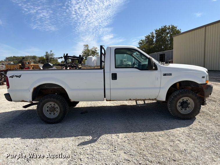 image for item FP3129 2002 Ford F350 Super Duty pickup truck