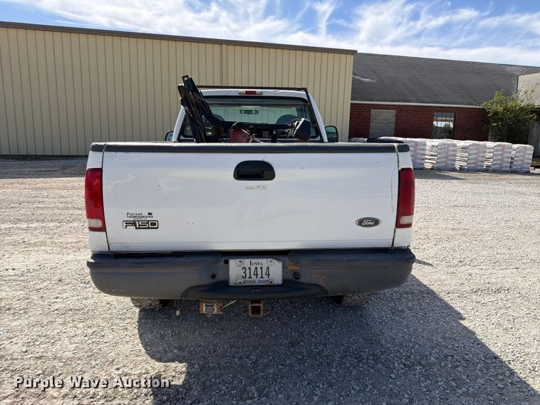 image for item FP3129 2002 Ford F350 Super Duty pickup truck