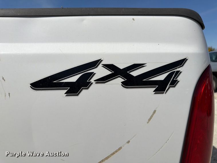 image for item FP3129 2002 Ford F350 Super Duty pickup truck