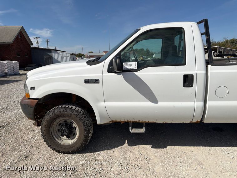 image for item FP3129 2002 Ford F350 Super Duty pickup truck