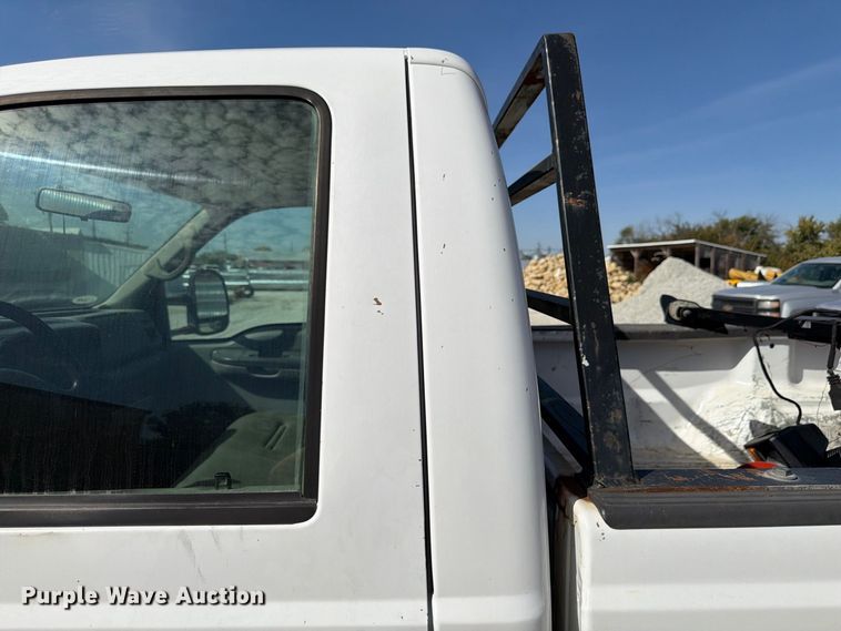image for item FP3129 2002 Ford F350 Super Duty pickup truck