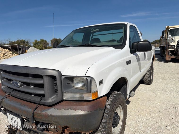 image for item FP3129 2002 Ford F350 Super Duty pickup truck