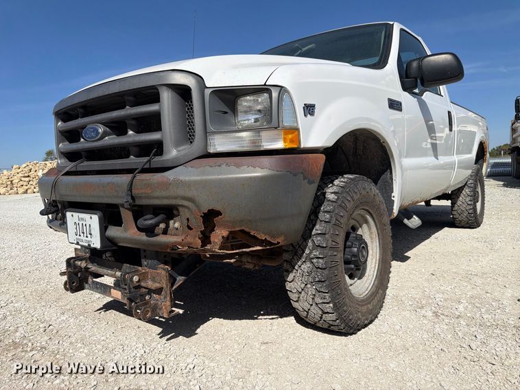 image for item FP3129 2002 Ford F350 Super Duty pickup truck