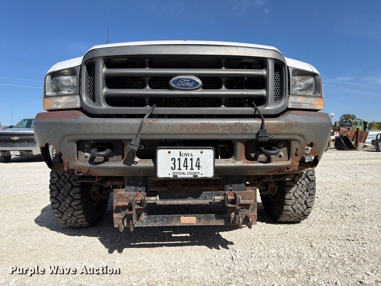 image for item FP3129 2002 Ford F350 Super Duty pickup truck