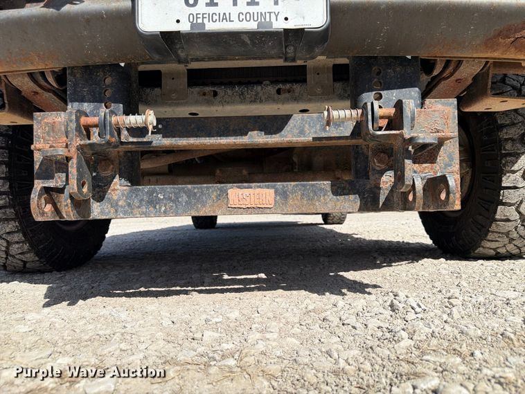 image for item FP3129 2002 Ford F350 Super Duty pickup truck