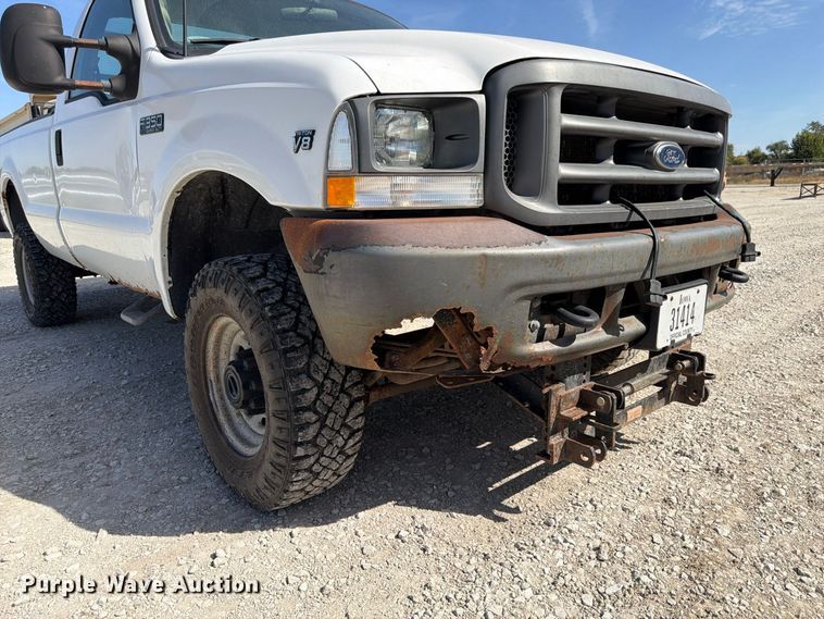 image for item FP3129 2002 Ford F350 Super Duty pickup truck