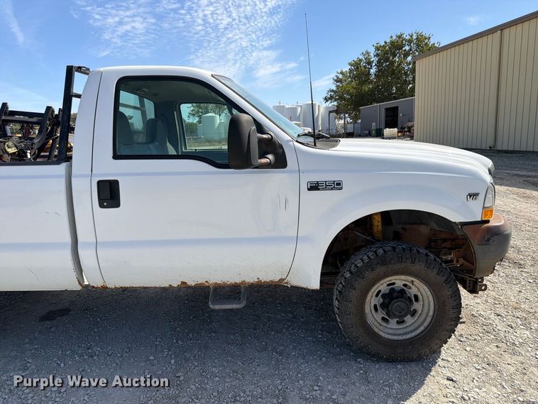 image for item FP3129 2002 Ford F350 Super Duty pickup truck