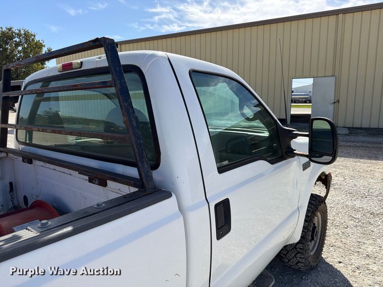 image for item FP3129 2002 Ford F350 Super Duty pickup truck