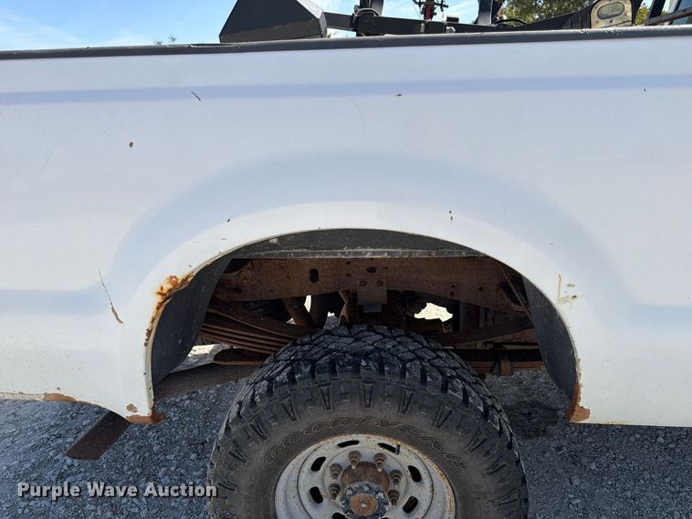 image for item FP3129 2002 Ford F350 Super Duty pickup truck