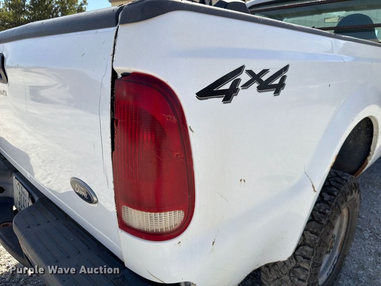 image for item FP3129 2002 Ford F350 Super Duty pickup truck