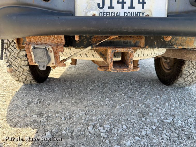 image for item FP3129 2002 Ford F350 Super Duty pickup truck