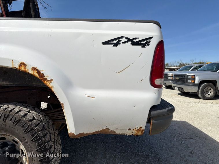 image for item FP3129 2002 Ford F350 Super Duty pickup truck