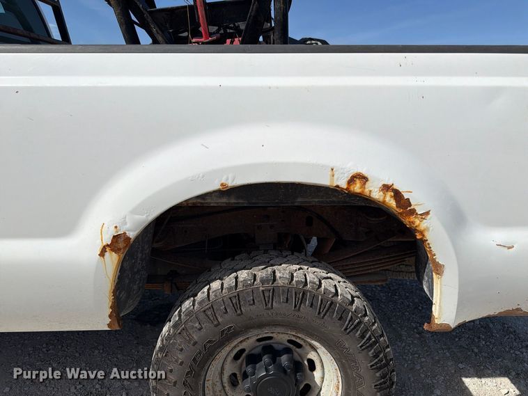 image for item FP3129 2002 Ford F350 Super Duty pickup truck