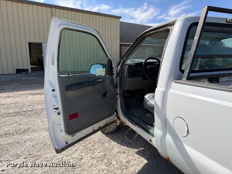 image for item FP3129 2002 Ford F350 Super Duty pickup truck