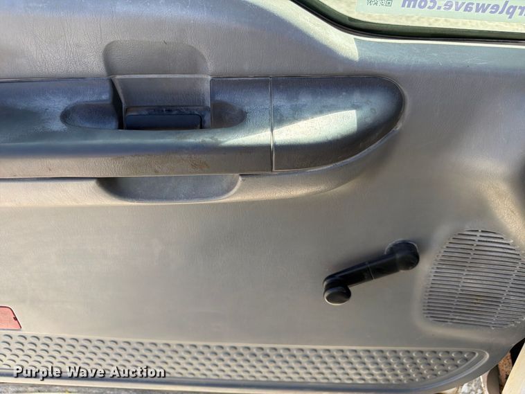 image for item FP3129 2002 Ford F350 Super Duty pickup truck