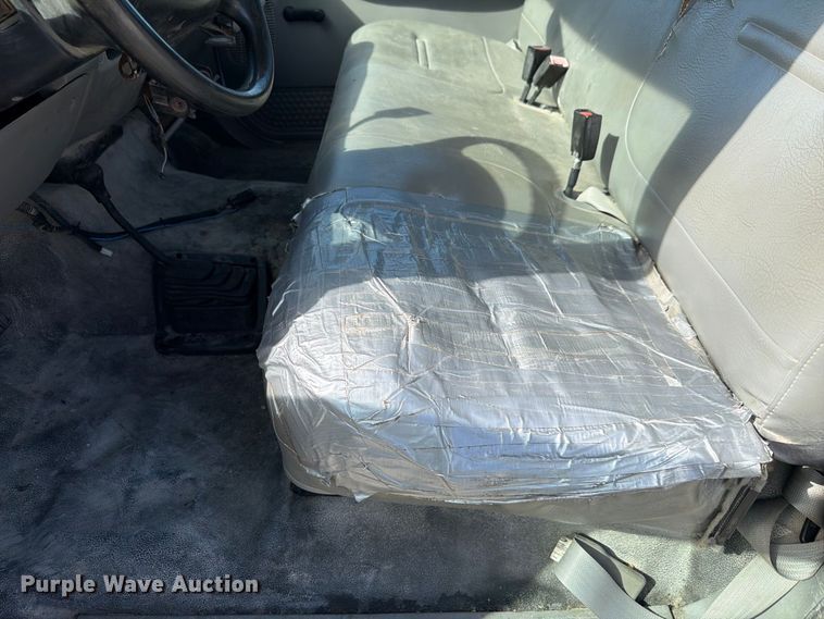 image for item FP3129 2002 Ford F350 Super Duty pickup truck