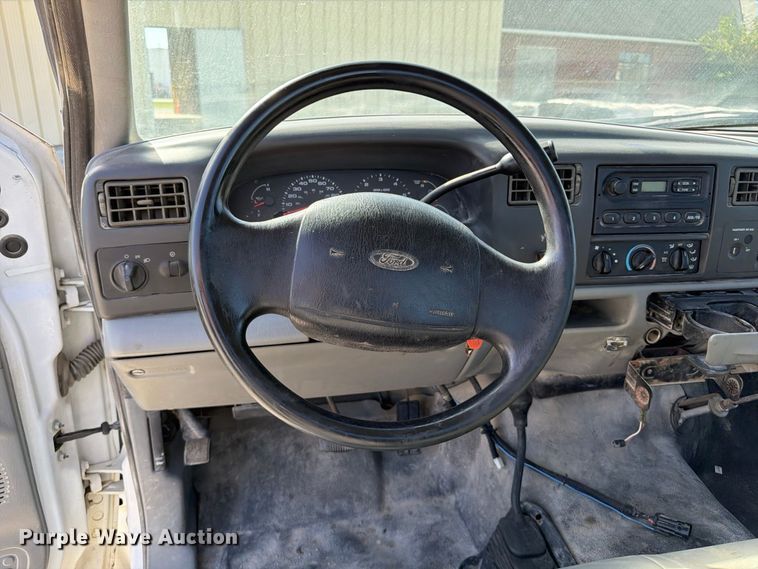 image for item FP3129 2002 Ford F350 Super Duty pickup truck