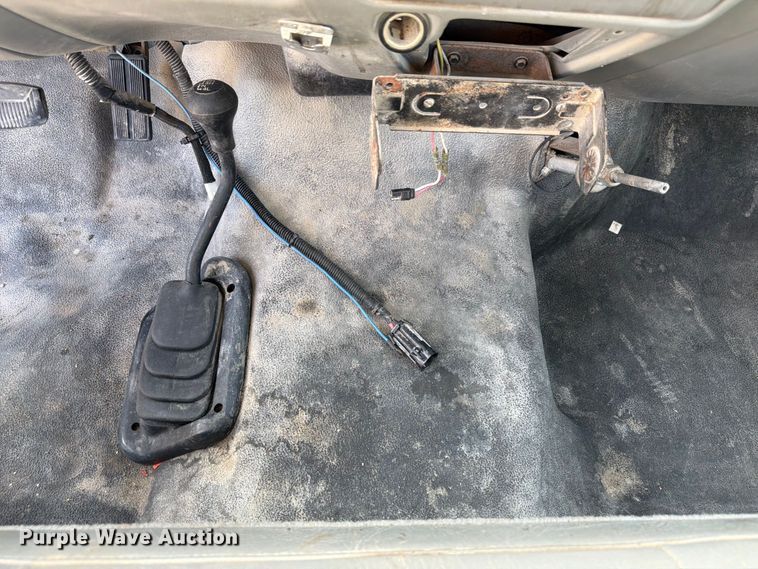 image for item FP3129 2002 Ford F350 Super Duty pickup truck