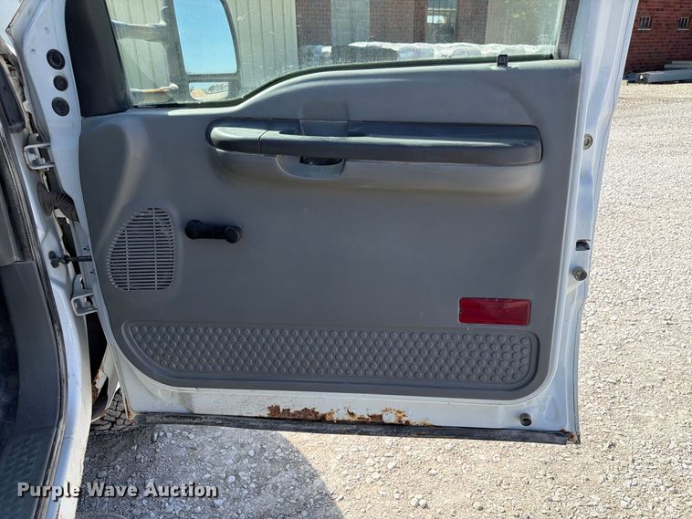 image for item FP3129 2002 Ford F350 Super Duty pickup truck