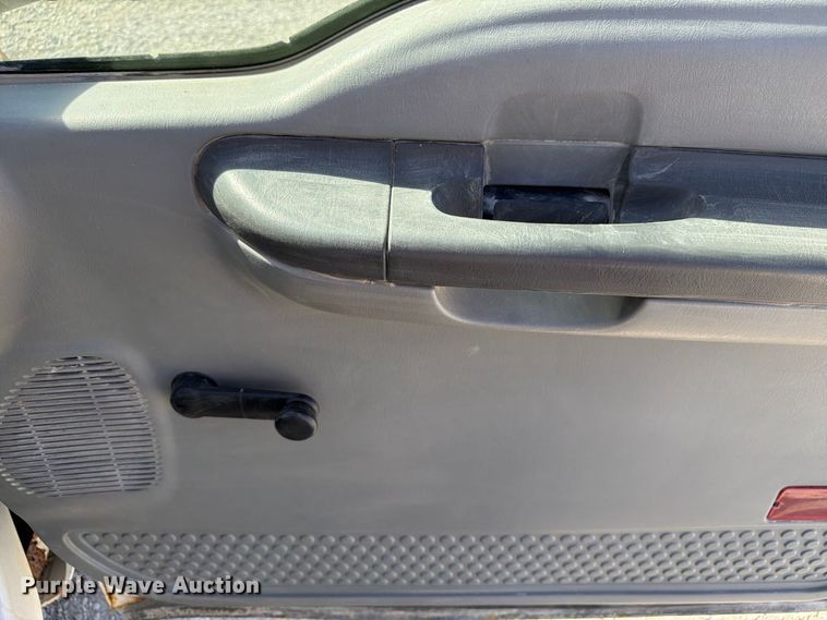 image for item FP3129 2002 Ford F350 Super Duty pickup truck