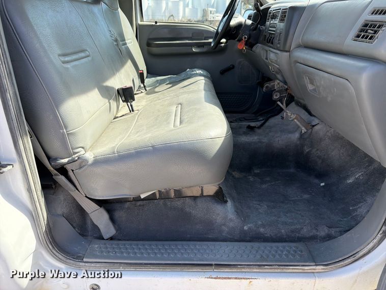 image for item FP3129 2002 Ford F350 Super Duty pickup truck