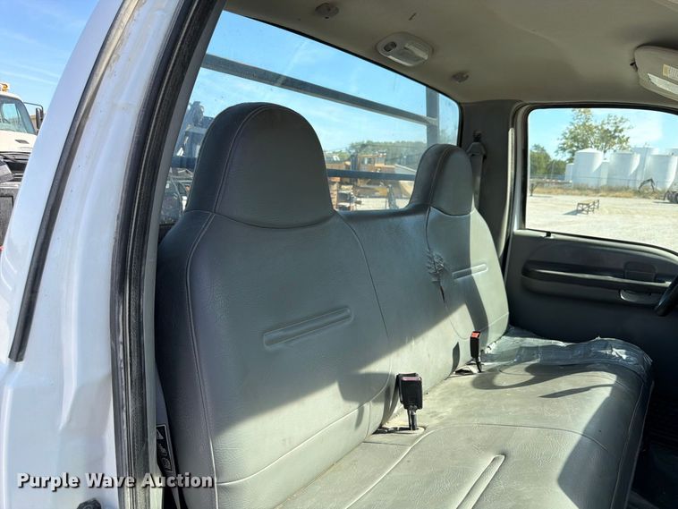 image for item FP3129 2002 Ford F350 Super Duty pickup truck