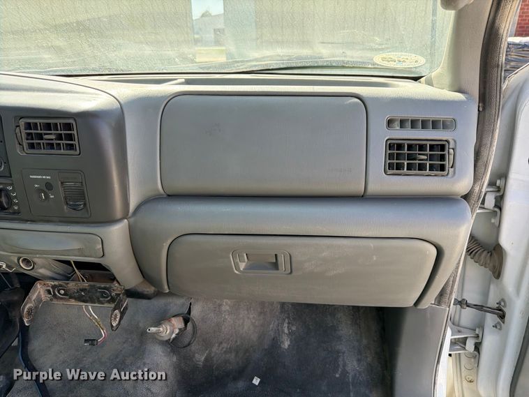 image for item FP3129 2002 Ford F350 Super Duty pickup truck