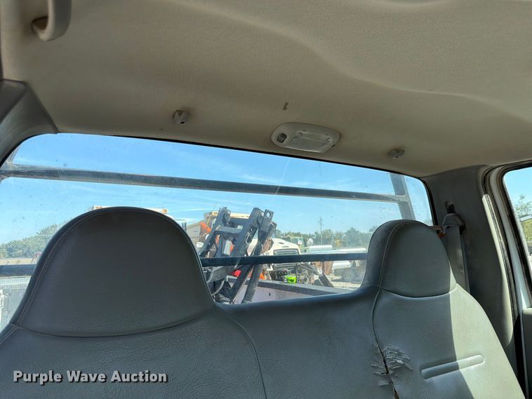 image for item FP3129 2002 Ford F350 Super Duty pickup truck