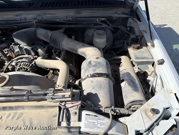 image for item FP3129 2002 Ford F350 Super Duty pickup truck